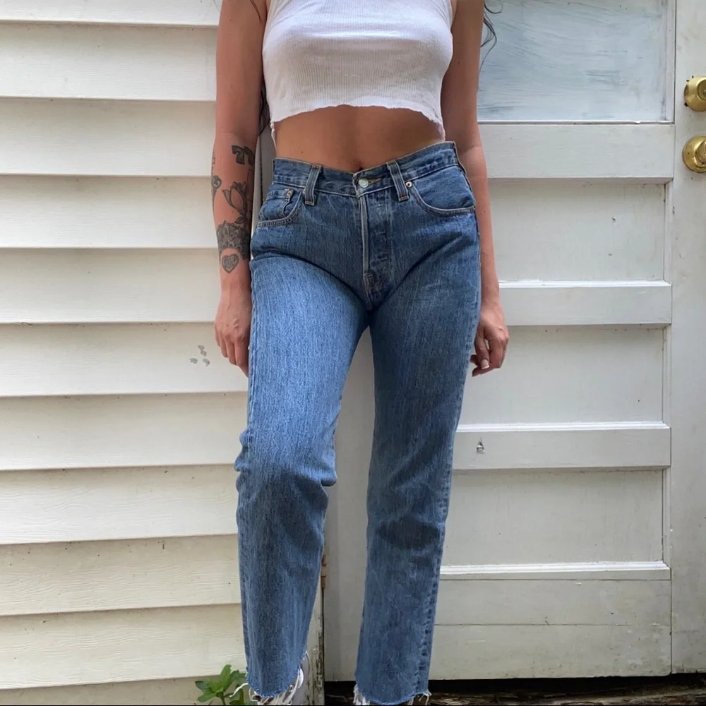 80S 501 LEVIS MID RISE STUDENT SLIM FIT MID RISE RARE VINTAGE MEDIUM WASH JEANS - Picture 2 of 7